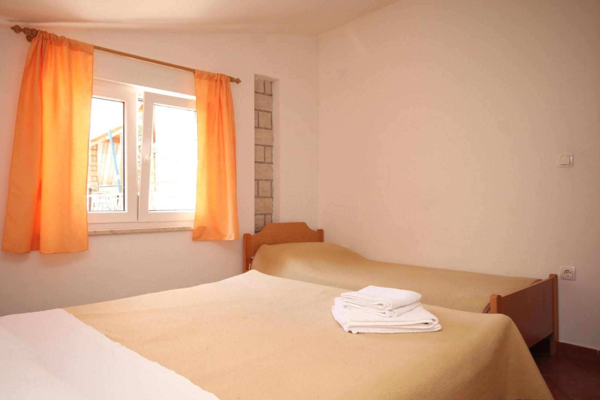 Apartments With A Parking Space Umag - 7039 Chambre photo